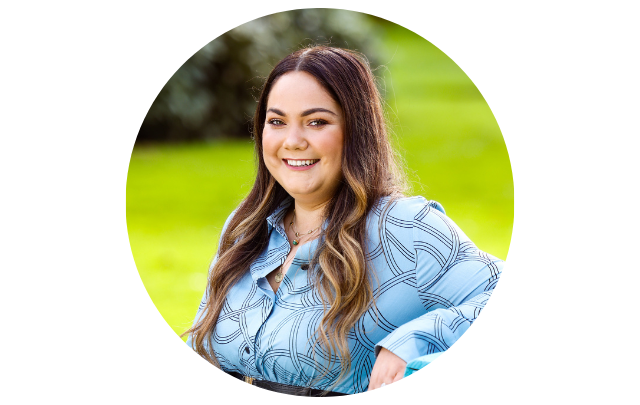 Photograph of social content creator and mental health advocate, Grace Mongey Gernon, seated in the gardens of St Patrick's Mental Health Services during the launch of WIMS Live 2022.